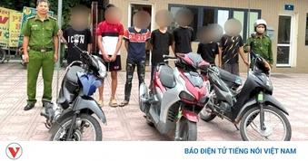 Bắt khẩn cấp nhóm đối tượng mang dao phóng lợn đi gây rối