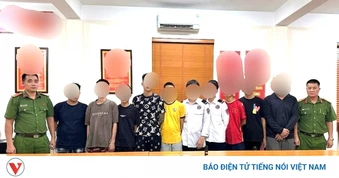 Bắt khẩn cấp nhóm thanh thiếu niên mang kiếm gây rối ở Hà Nội