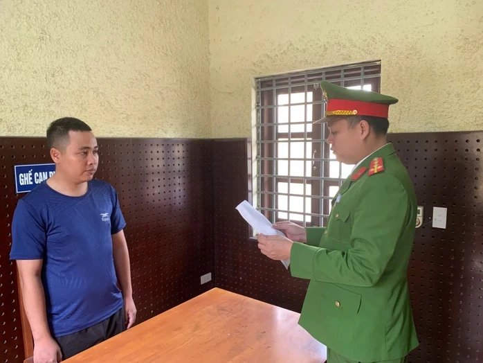 Bắt khẩn cấp tài xế không chấp hành kiểm tra nồng độ cồn, tông xe CSGT rồi bỏ chạy Bắt khẩn cấp tài xế không chấp hành kiểm tra nồng độ cồn, tông xe CSGT rồi bỏ chạy