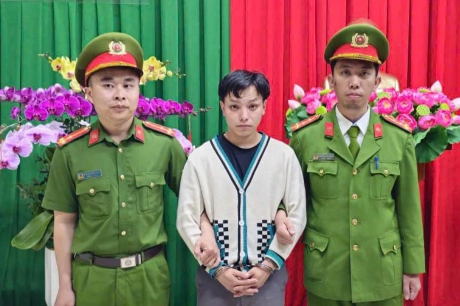 Bắt khẩn cấp tài xế lái ô tô tông người ở Đà Lạt Bắt khẩn cấp tài xế lái ô tô tông người ở Đà Lạt