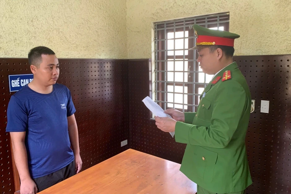 Bắt khẩn cấp tài xế trốn kiểm tra nồng độ cồn, tông xe của CSGT Bắt khẩn cấp tài xế trốn kiểm tra nồng độ cồn, tông xe của CSGT