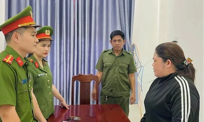 Bắt một nữ giám đốc mua hoá đơn để hợp thức chi phí san lấp mặt bằng Bắt một nữ giám đốc mua hoá đơn để hợp thức chi phí san lấp mặt bằng