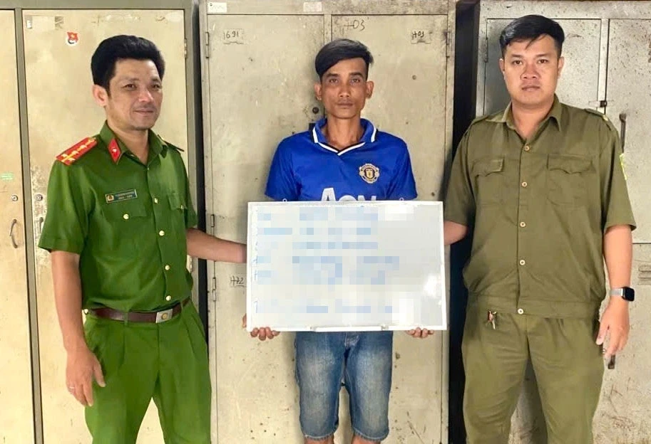 Bắt nghi phạm giật dây chuyền vàng của thiếu nữ ở TPHCM Bắt nghi phạm giật dây chuyền vàng của thiếu nữ ở TPHCM