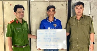 Bắt nghi phạm giật dây chuyền vàng của thiếu nữ ở TPHCM