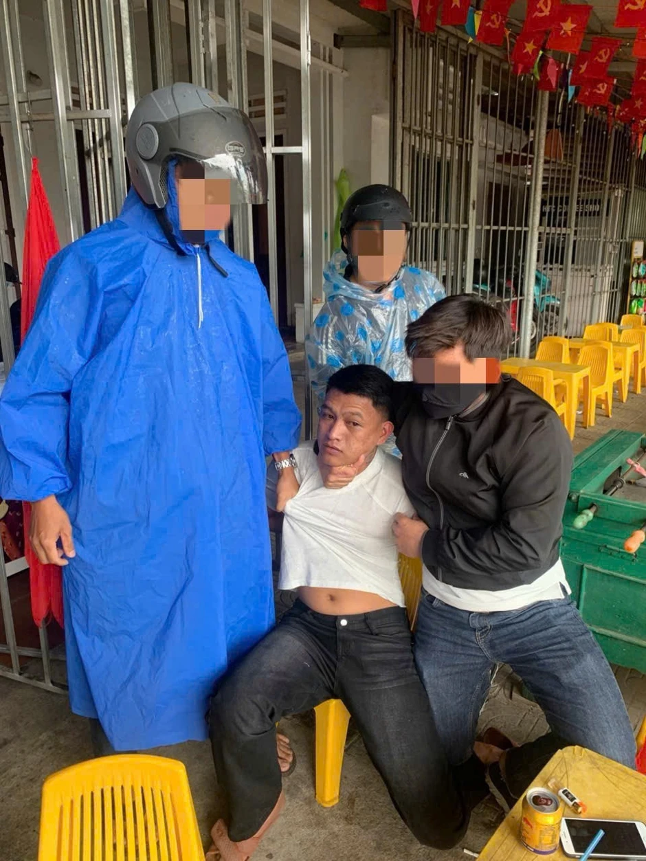 Bắt nghi phạm siết cổ, bịt miệng người phụ nữ giữa đồng vắng để cướp vàng Bắt nghi phạm siết cổ, bịt miệng người phụ nữ giữa đồng vắng để cướp vàng
