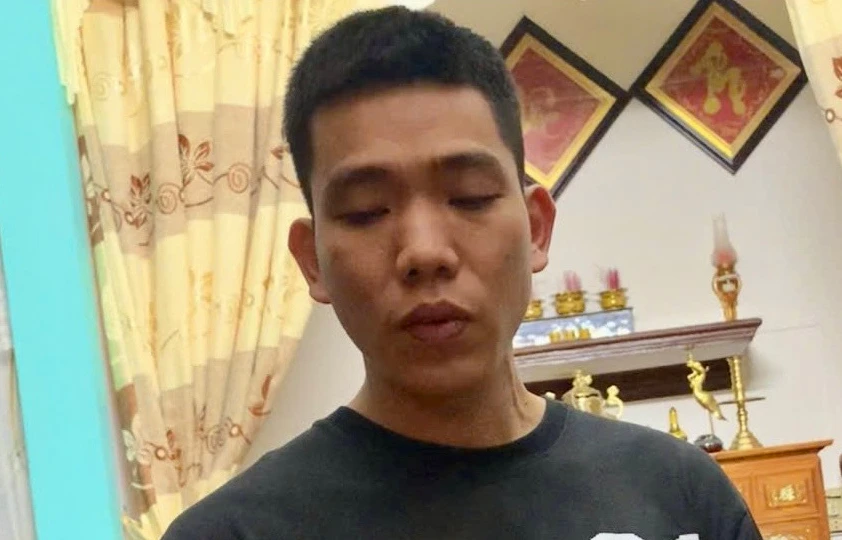 Bất ngờ với số ma túy cất giấu của kẻ vừa cai nghiện Bất ngờ với số ma túy cất giấu của kẻ vừa cai nghiện