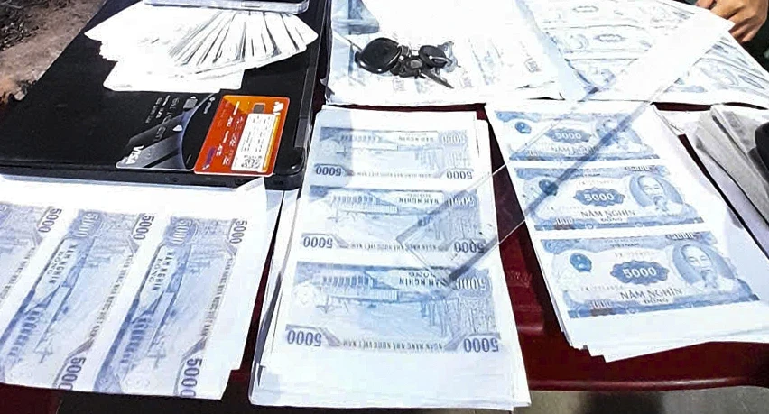 Bắt người đàn ông vừa mãn hạn tù lại tiếp tục làm tiền giả Bắt người đàn ông vừa mãn hạn tù lại tiếp tục làm tiền giả