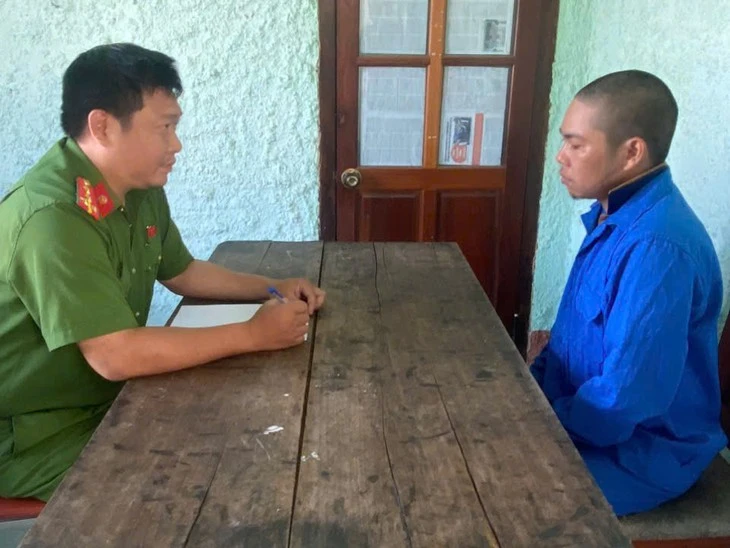 Bắt người đánh vợ, tung tin vu khống công an trên mạng xã hội Bắt người đánh vợ, tung tin vu khống công an trên mạng xã hội