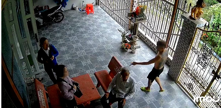 Bắt người dọa chém, khống chế thẩm phán và thư ký tòa đi thẩm định tài sản Bắt người dọa chém, khống chế thẩm phán và thư ký tòa đi thẩm định tài sản