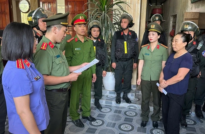 Bắt người phụ nữ kích động, tổ chức tụ tập đông người kéo tới trụ sở chính quyền gây rối