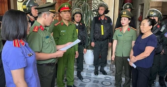 Bắt người phụ nữ kích động, tổ chức tụ tập đông người kéo tới trụ sở chính quyền gây rối