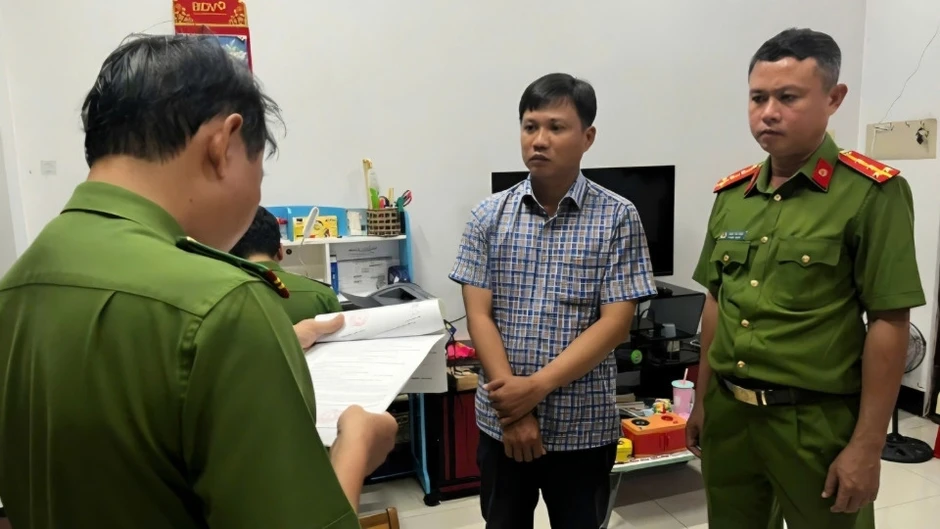 Bắt nhân viên đăng kiểm Ngô Lê Trí Cường SN 1983 Bắt nhân viên đăng kiểm Ngô Lê Trí Cường SN 1983