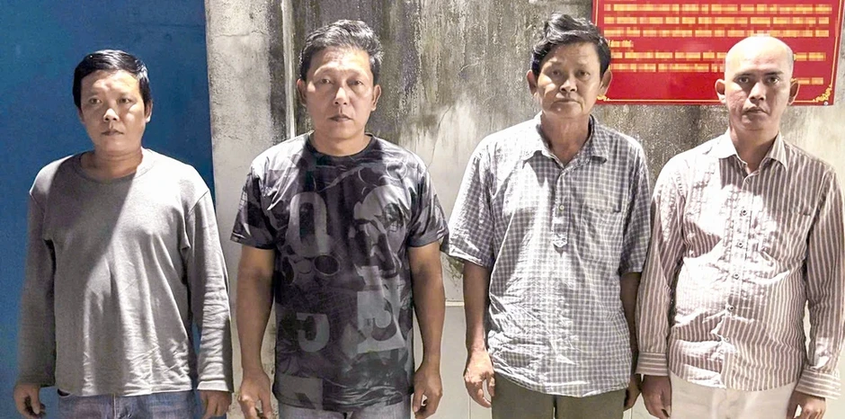 Bắt nhanh nhóm lừa đảo với chiêu bán tượng Phật Di Lặc bằng 'đồng đen' trị giá 300 tỉ Bắt nhanh nhóm lừa đảo với chiêu bán tượng Phật Di Lặc bằng 'đồng đen' trị giá 300 tỉ