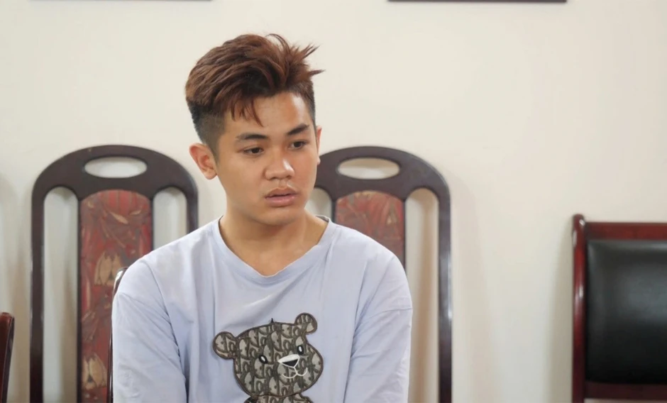 Bắt nhóm cướp giật túi xách của cụ bà 96 tuổi ngồi xe lăn ở Hà Nội Bắt nhóm cướp giật túi xách của cụ bà 96 tuổi ngồi xe lăn ở Hà Nội