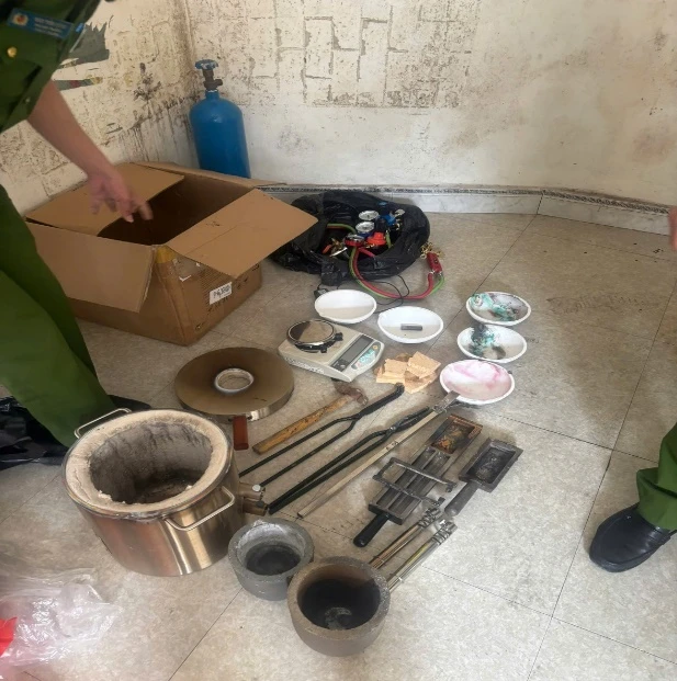 Bắt nhóm đối tượng cướp giật vàng của người nước ngoài ở Hưng Yên Bắt nhóm đối tượng cướp giật vàng của người nước ngoài ở Hưng Yên