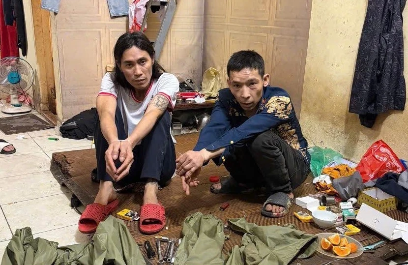 Bắt nhóm trộm cần gạt mưa ô tô, gây thiệt hại 40 triệu đồng Bắt nhóm trộm cần gạt mưa ô tô, gây thiệt hại 40 triệu đồng