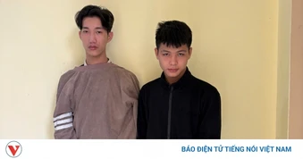 Bắt nóng 2 đối tượng buôn ma túy ngay cổng trường giờ tan học