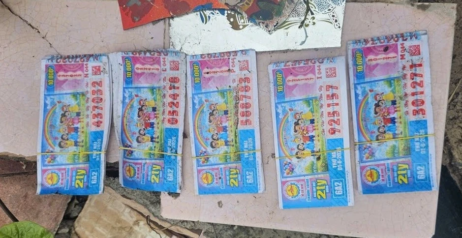 Bắt 'nóng' đối tượng cướp giật tài sản của người phụ nữ khuyết tật Bắt 'nóng' đối tượng cướp giật tài sản của người phụ nữ khuyết tật