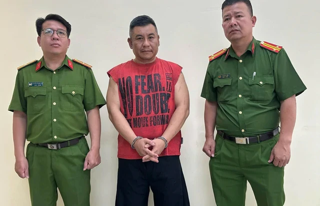 Bắt Phạm Phương Anh SN 1999 cùng hàng loạt đối tượng Bắt Phạm Phương Anh SN 1999 cùng hàng loạt đối tượng