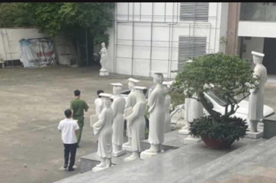 Bắt Phó Chủ tịch Hội đồng Trường Đại học Kinh Bắc Nguyễn Thị Tuyết Hồng Bắt Phó Chủ tịch Hội đồng Trường Đại học Kinh Bắc Nguyễn Thị Tuyết Hồng