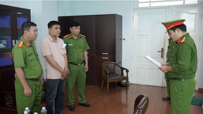 Bắt phó trưởng phòng một công ty dầu khí Bắt phó trưởng phòng một công ty dầu khí