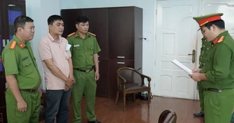 Bắt phó trưởng phòng một công ty dầu khí