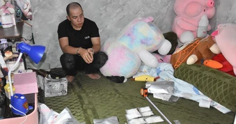 Bắt quả tang 2 người vận chuyển ma tuý, thu giữ súng có đạn đã lên nòng