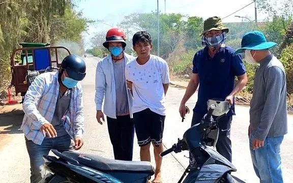 Bắt quả tang đối tượng tàng trữ ma túy tại Cà Mau Bắt quả tang đối tượng tàng trữ ma túy tại Cà Mau