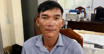 Bắt quả tang người đàn ông trộm túi xách của khách nước ngoài