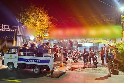 Bắt quả tang nhóm cá độ bóng đá World Cup tại quán cà phê ở Cần Thơ Bắt quả tang nhóm cá độ bóng đá World Cup tại quán cà phê ở Cần Thơ