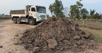 Bắt quả tang nhóm khai thác trái phép 3.000m³ đất mặt ruộng ở Tây Ninh