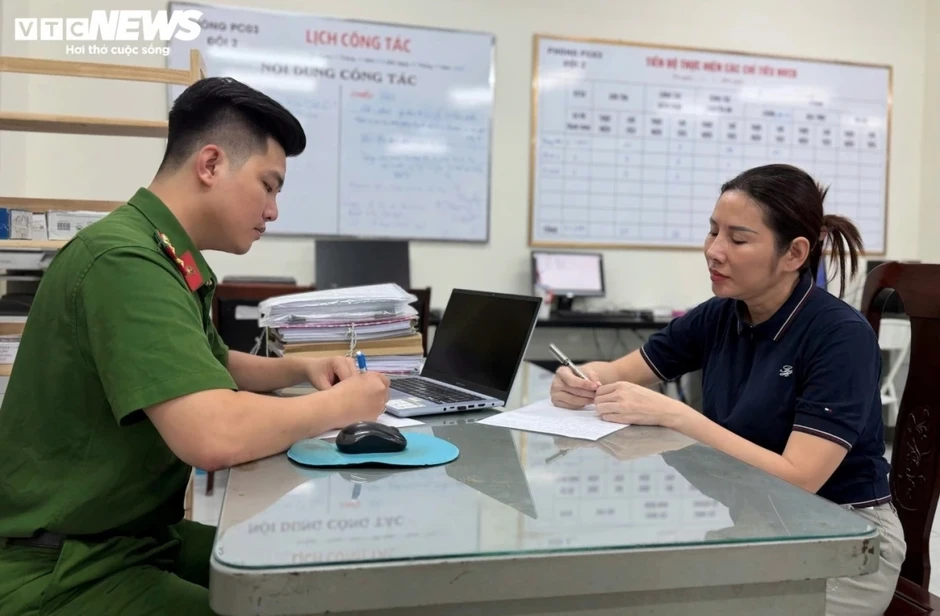 Bắt "bà trùm" cầm đầu đường dây chôn lấp hơn 20.000 tấn chất thải Bắt "bà trùm" cầm đầu đường dây chôn lấp hơn 20.000 tấn chất thải