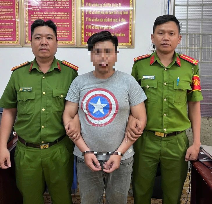 Bắt tài xế xe công nghệ đập phá vali khách nữ trước nhà ga T3 Tân Sơn Nhất Bắt tài xế xe công nghệ đập phá vali khách nữ trước nhà ga T3 Tân Sơn Nhất
