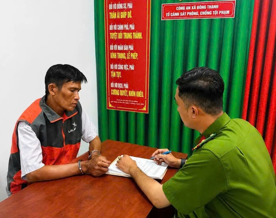 Bắt tài xế xe ôm công nghệ chuyên cướp giật vé số của người bán dạo Bắt tài xế xe ôm công nghệ chuyên cướp giật vé số của người bán dạo