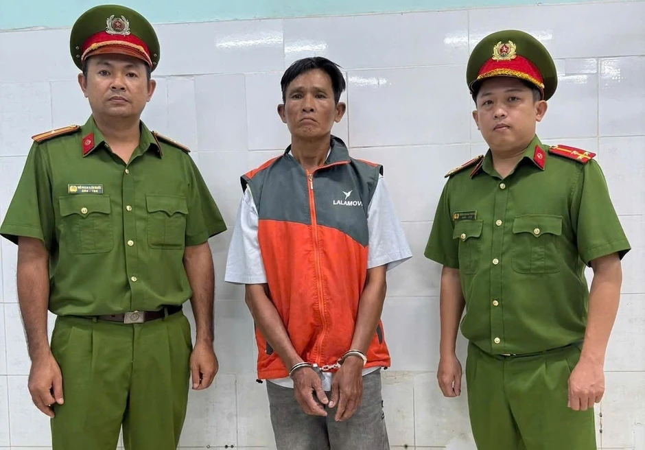 Bắt tài xế xe ôm công nghệ chuyên cướp giật vé số của người bán dạo Bắt tài xế xe ôm công nghệ chuyên cướp giật vé số của người bán dạo
