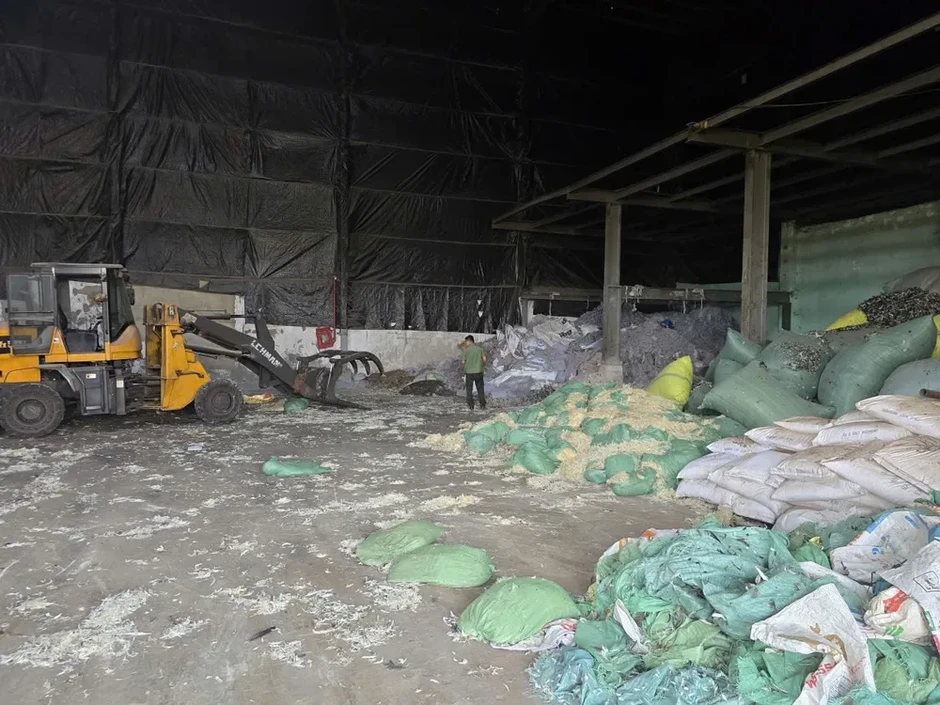 Bắt tạm giam bị can cầm đầu đường dây đổ trái phép hơn 20.000 tấn chất thải Bắt tạm giam bị can cầm đầu đường dây đổ trái phép hơn 20.000 tấn chất thải