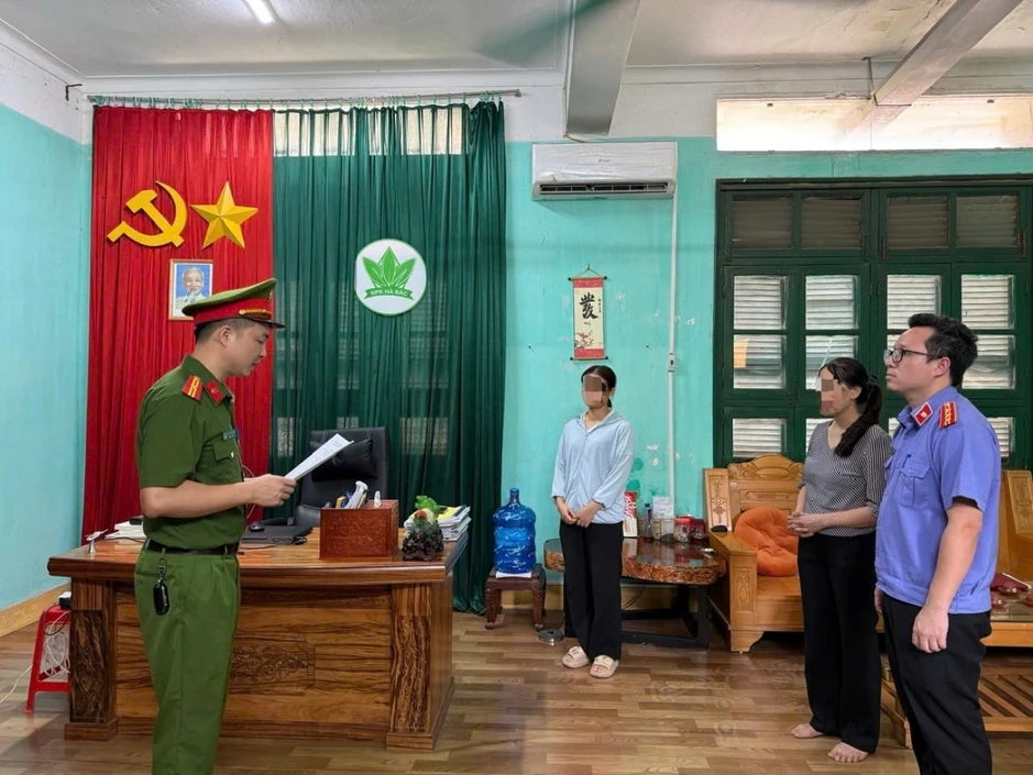 Bắt tạm giam Chủ tịch HĐQT công ty ở Bắc Ninh, thu giữ 65 tấn phân bón giả Bắt tạm giam Chủ tịch HĐQT công ty ở Bắc Ninh, thu giữ 65 tấn phân bón giả