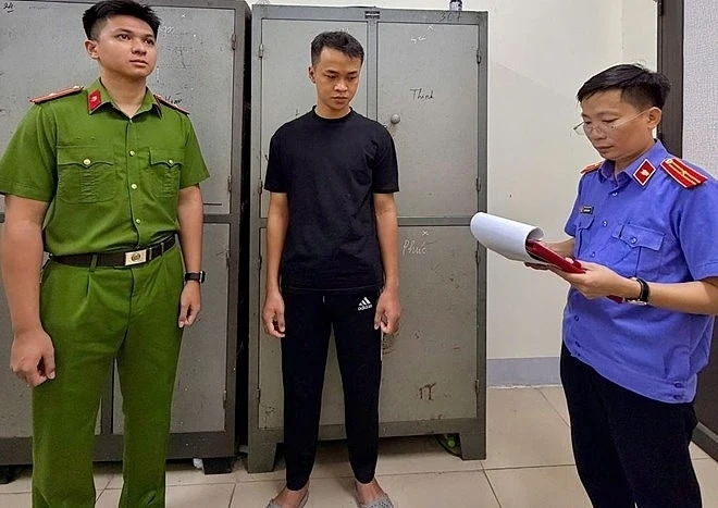 Bắt tạm giam đối tượng giả danh công an cưỡng đoạt tài sản ở Hà Tĩnh Bắt tạm giam đối tượng giả danh công an cưỡng đoạt tài sản ở Hà Tĩnh