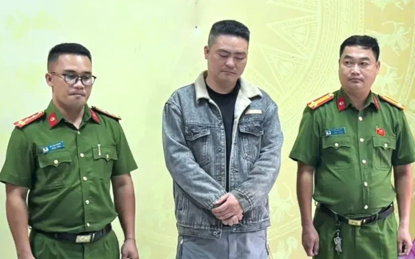 Bắt tạm giam đối tượng vận chuyển trái phép hàng chục tấn hàng hóa qua biên giới Bắt tạm giam đối tượng vận chuyển trái phép hàng chục tấn hàng hóa qua biên giới