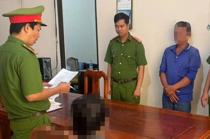 Bắt tạm giam gã đàn ông hiếp dâm cô gái có biểu hiện tâm thần Bắt tạm giam gã đàn ông hiếp dâm cô gái có biểu hiện tâm thần
