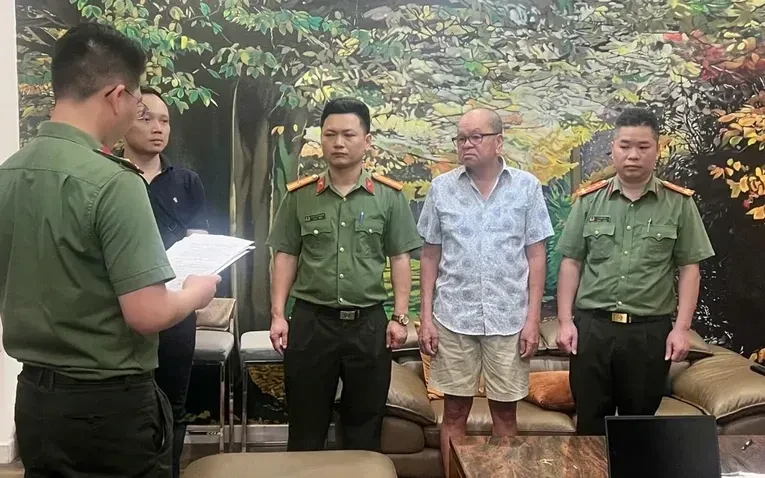 Bắt tạm giam giám đốc doanh nghiệp, thu giữ gần 100 tấn quặng phóng xạ Bắt tạm giam giám đốc doanh nghiệp, thu giữ gần 100 tấn quặng phóng xạ