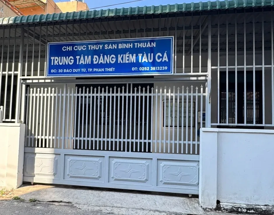 Bắt tạm giam Giám đốc Trung tâm Đăng kiểm tàu cá Lâm Đồng Bắt tạm giam Giám đốc Trung tâm Đăng kiểm tàu cá Lâm Đồng