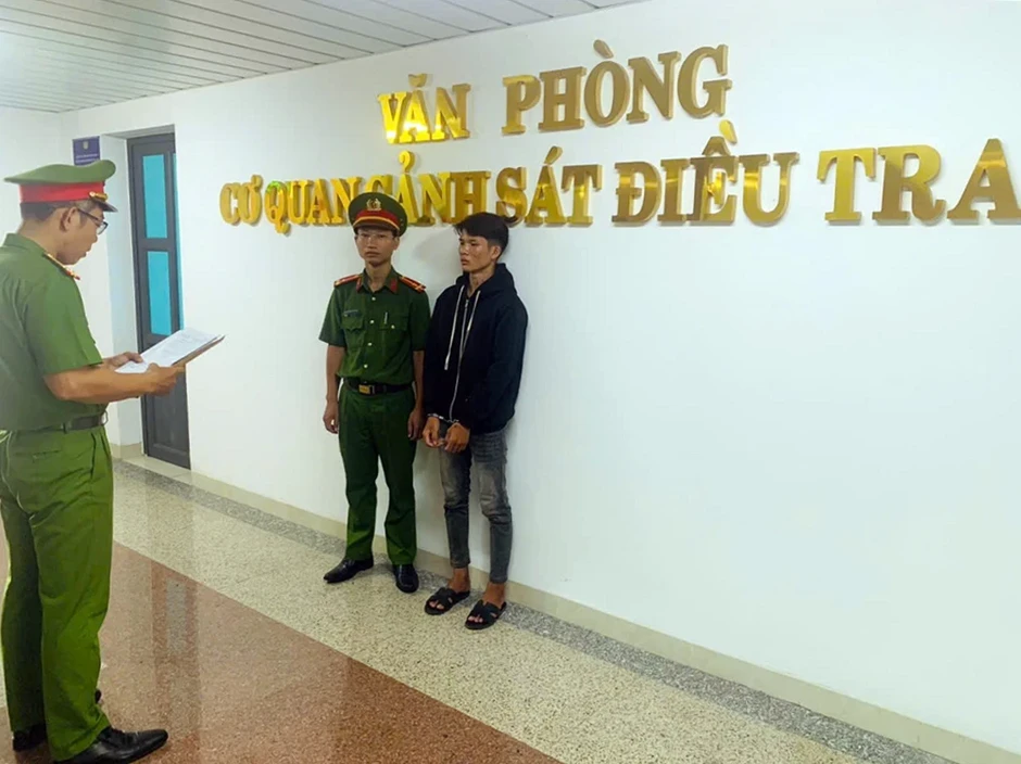 Bắt tạm giam kẻ xâm hại bé gái 14 tuổi quen qua mạng xã hội