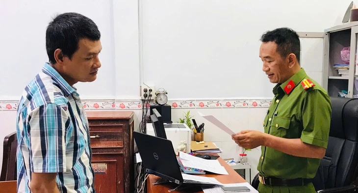 Bắt tạm giam một người ở An Giang sử dụng vũ khí quân dụng Bắt tạm giam một người ở An Giang sử dụng vũ khí quân dụng