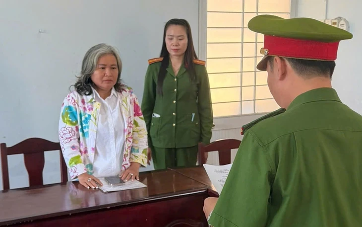 Bắt tạm giam một phụ nữ lừa đảo chiếm đoạt 6 tỉ đồng ở Phú Quốc Bắt tạm giam một phụ nữ lừa đảo chiếm đoạt 6 tỉ đồng ở Phú Quốc