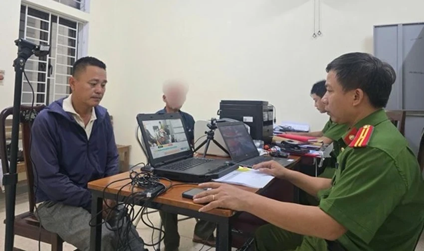 Bắt tạm giam người đàn ông đánh hàng xóm, gây tổn thương 38% Bắt tạm giam người đàn ông đánh hàng xóm, gây tổn thương 38%