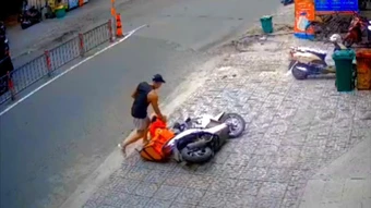 Bắt tạm giam người đàn ông hành hung nữ shipper ở TP.HCM