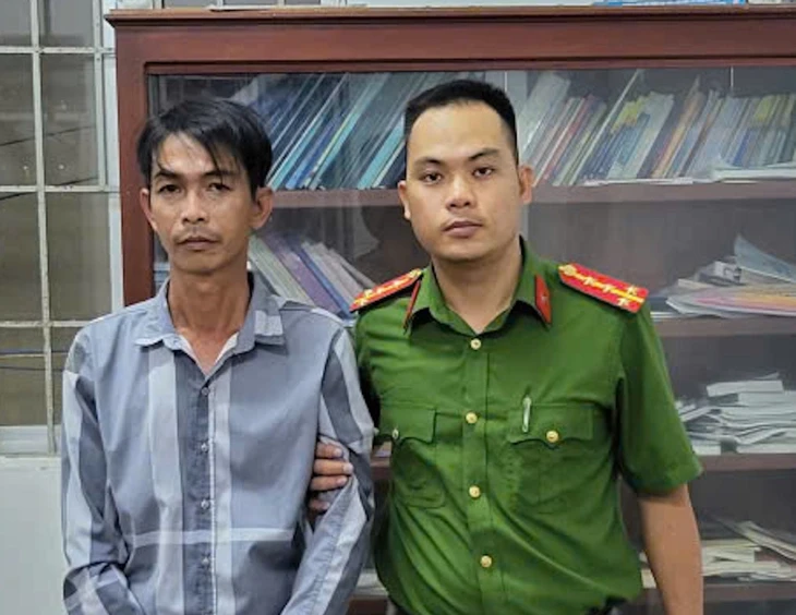 Bắt tạm giam người làm giả con dấu, chiếm đoạt 2,5 tỉ đồng ở Phú Quốc Bắt tạm giam người làm giả con dấu, chiếm đoạt 2,5 tỉ đồng ở Phú Quốc