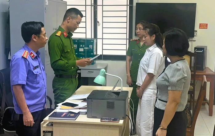 Bắt tạm giam nữ giám đốc nhà xe Vân Anh nổi tiếng ở Thanh Hóa Bắt tạm giam nữ giám đốc nhà xe Vân Anh nổi tiếng ở Thanh Hóa
