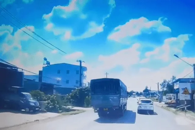 Bắt tạm giam tài xế xe tải vượt ẩu, tông nữ sinh lớp 9 tử vong Bắt tạm giam tài xế xe tải vượt ẩu, tông nữ sinh lớp 9 tử vong